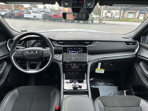 New 2025 Jeep Grand Cherokee 4WD image 14