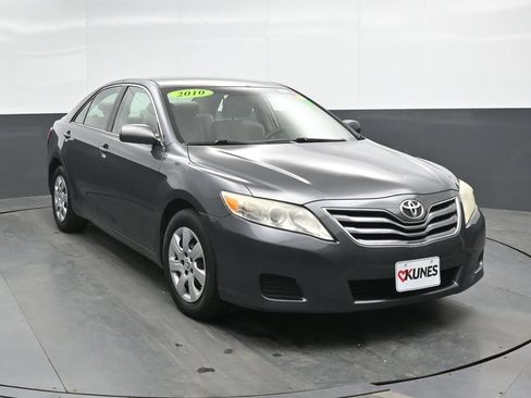 Used 2010 Toyota Camry LE FWD image 5