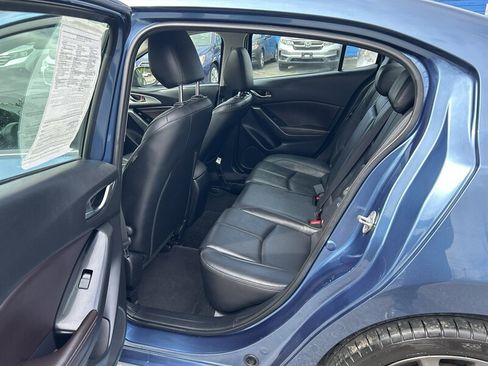 Used 2018 MAZDA MAZDA3 Touring FWD image 11