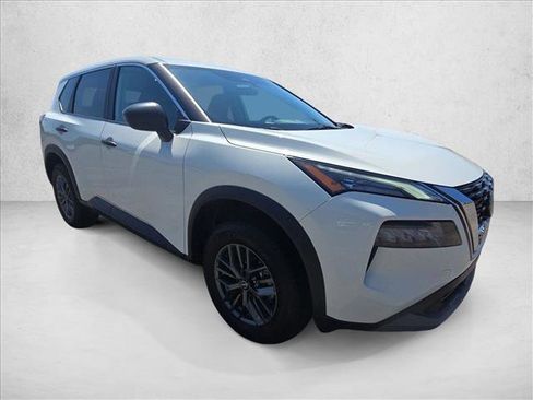 Used 2023 Nissan Rogue S FWD image 3