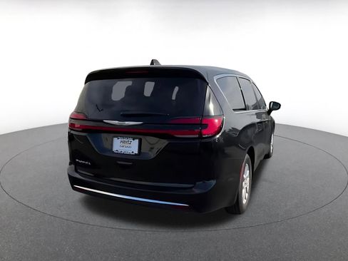 Used 2025 Chrysler Pacifica Select FWD image 15