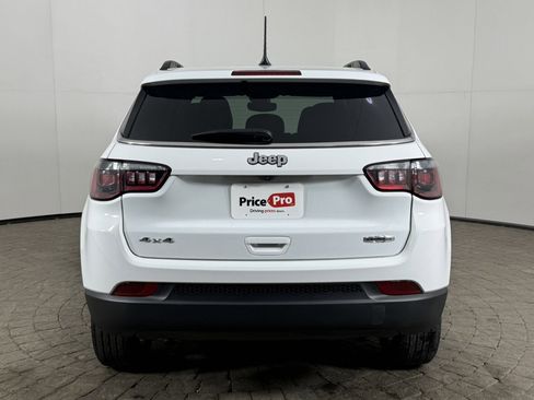 Used 2025 Jeep Compass Latitude image 6