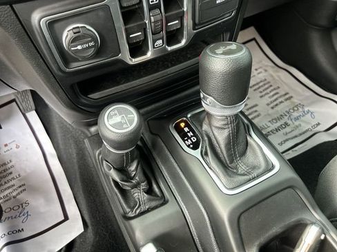 Used 2021 Jeep Wrangler Unlimited Sport AWD/4WD image 25