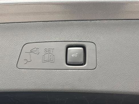 Used 2025 Lincoln Corsair AWD image 28