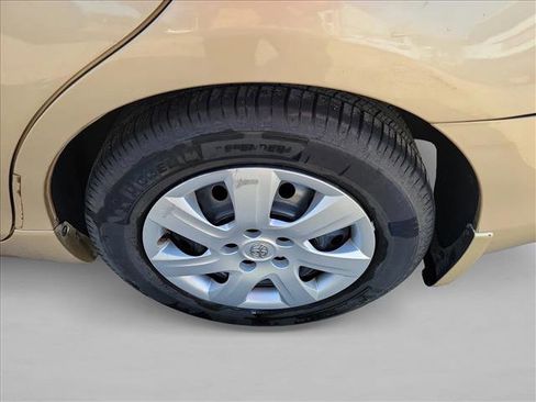 Used 2010 Toyota Camry LE image 11