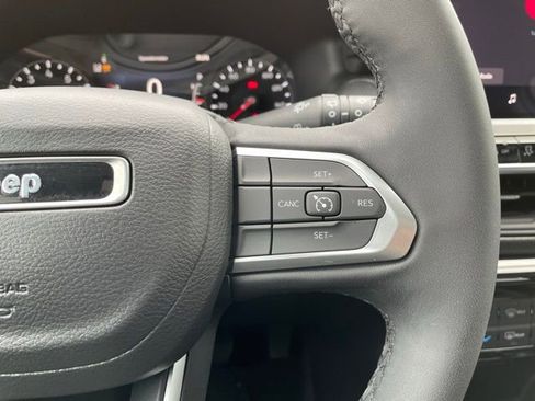 Used 2023 Jeep Compass Altitude w/ Sun and Sound Group image 17