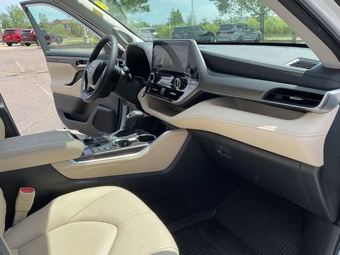 Used 2023 Toyota Highlander Limited AWD/4WD image 25