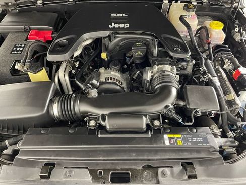 Used 2018 Jeep Wrangler Unlimited Sahara AWD/4WD image 20