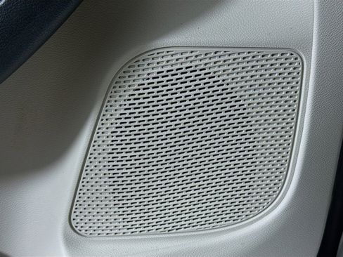 Used 2024 Chrysler Pacifica Touring-L image 21