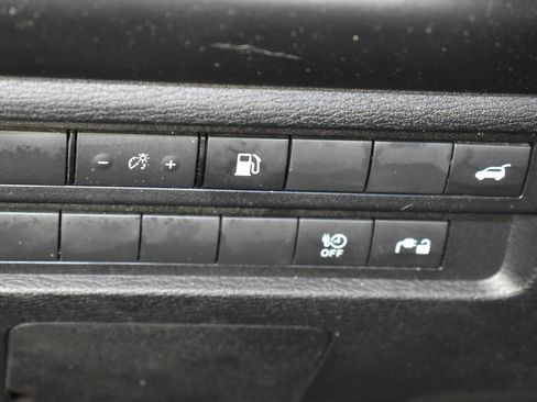 Used 2023 Mitsubishi Outlander SE image 35