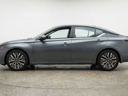 Used 2025 Nissan Altima 2.5 SV FWD image 5