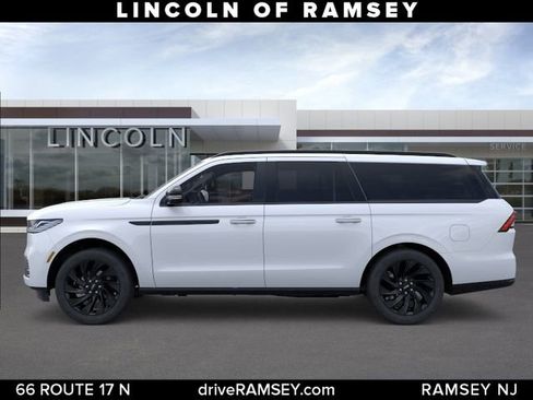 New 2026 Lincoln Navigator L Reserve w/ Jet Appearance Package AWD/4WD image 3