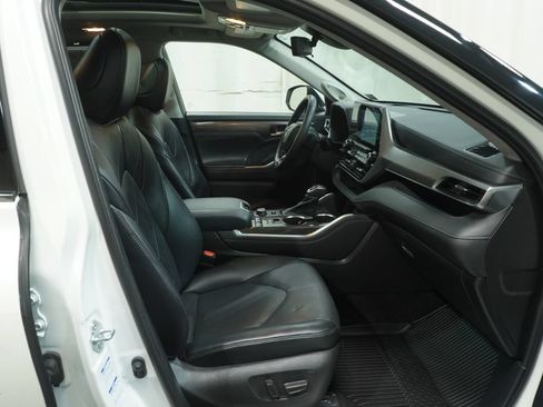 Used 2021 Toyota Highlander Platinum AWD/4WD image 13