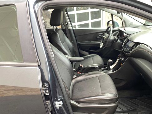 Used 2021 Chevrolet Trax LT w/ Driver Confidence Package image 30