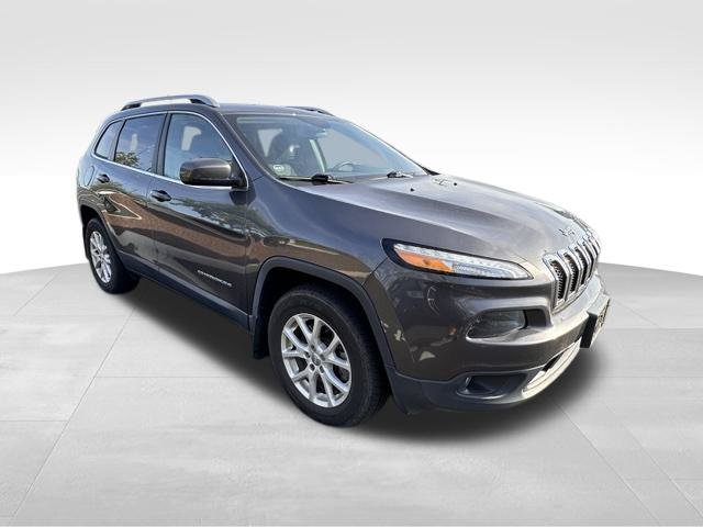 Used 2016 Jeep Cherokee Latitude w/ Cold Weather Group AWD/4WD image 11
