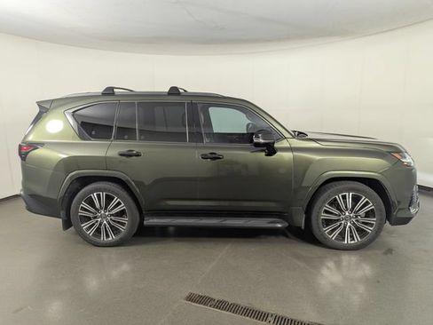 Used 2025 Lexus LX 600 4WD w/ Appearance Package image 8