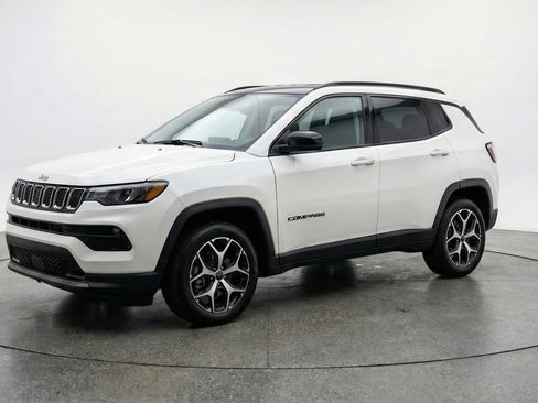 Used 2025 Jeep Compass Limited AWD/4WD image 3