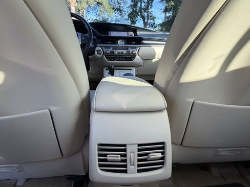 Used 2014 Lexus ES 350 w/ Luxury Package FWD image 37