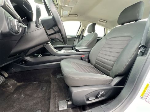 Used 2019 Ford Fusion SE image 16