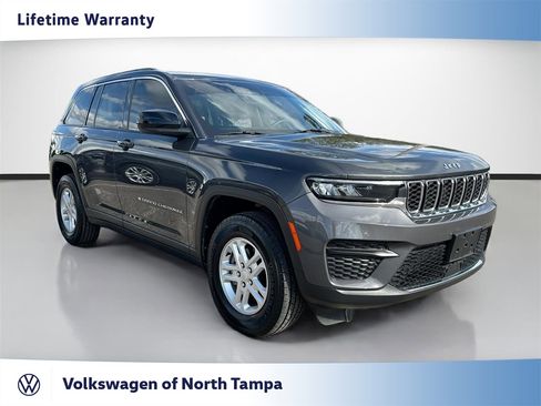 Used 2024 Jeep Grand Cherokee Laredo image 1