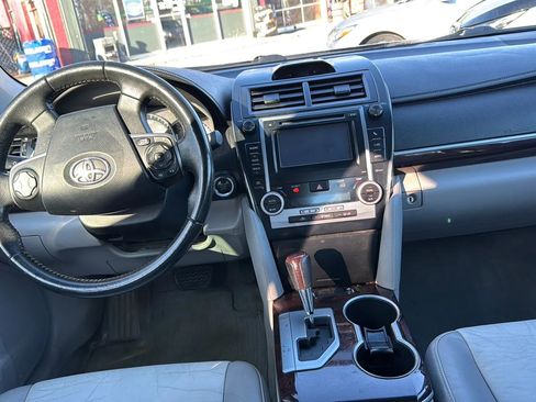 Used 2012 Toyota Camry XLE image 8