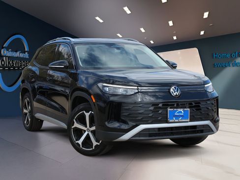 New 2026 Volkswagen Tiguan SE FWD image 3