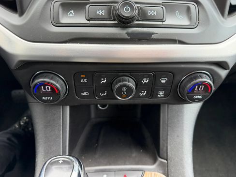 Used 2018 GMC Acadia SLE AWD/4WD image 19