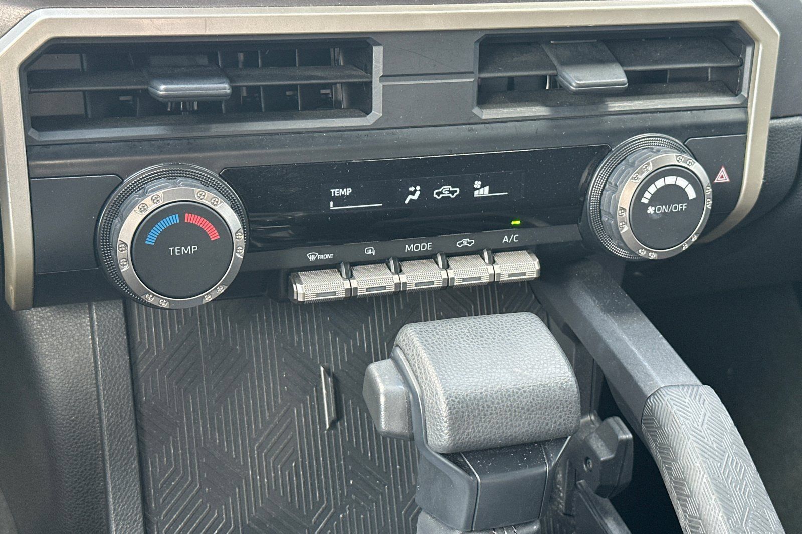 Used 2025 Toyota Tacoma SR5 AWD/4WD image 25
