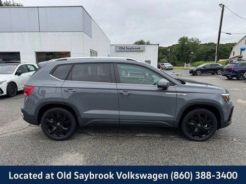 Used 2023 Volkswagen Taos SE w/ Panoramic Sunroof Package AWD/4WD image 4