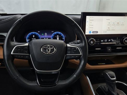 Used 2023 Toyota Highlander Platinum image 41