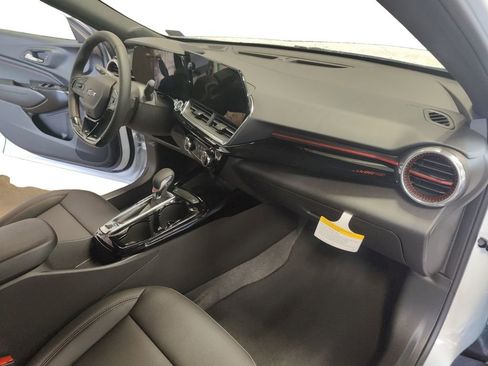 New 2025 Chevrolet Trax RS w/ Sunroof Package image 15