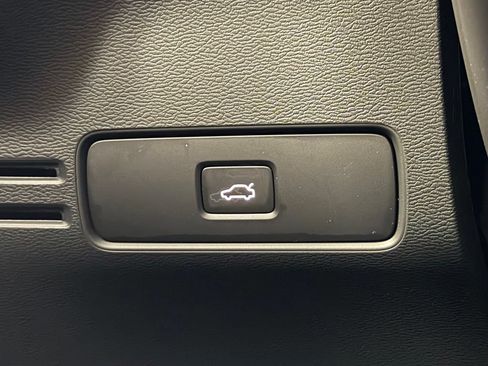 Used 2023 Volvo XC40 B5 Plus w/ Driver Assist Package AWD/4WD image 14