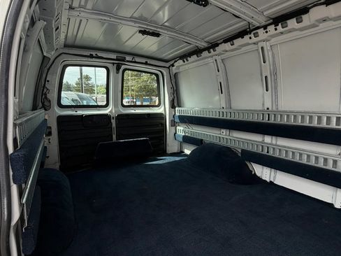 Used 2019 Chevrolet Express 2500 RWD image 24