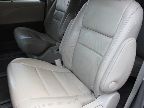 Used 2015 Toyota Sienna XLE Premium image 13