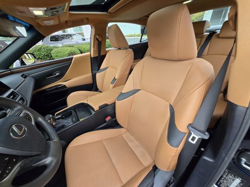 Certified 2024 Lexus ES 350 w/ Premium Package FWD image 16