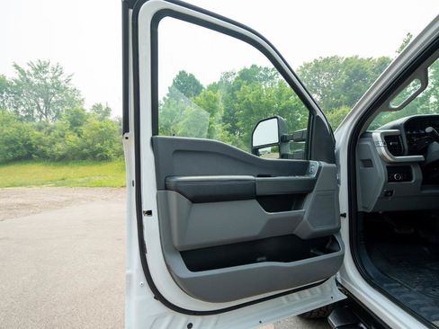 Used 2023 Ford F250 XLT AWD/4WD image 11