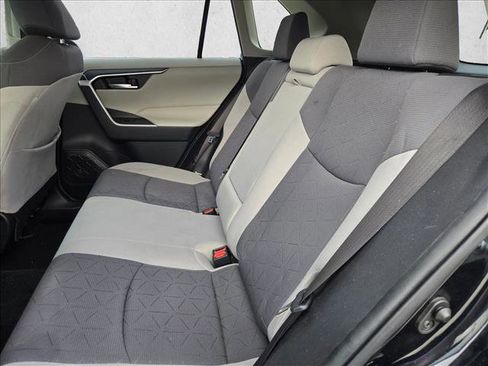 Used 2019 Toyota RAV4 XLE image 18