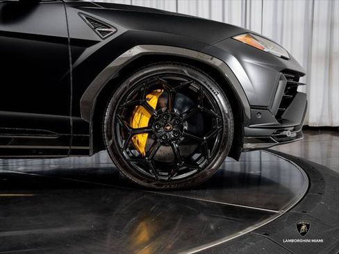 Used 2024 Lamborghini Urus Performante AWD/4WD image 21