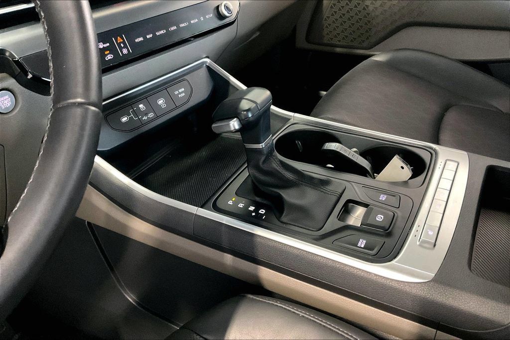 Used 2026 Kia Carnival FWD image 11
