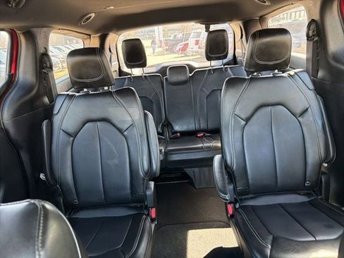 Used 2025 Chrysler Pacifica Select FWD image 13