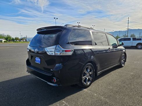 Used 2015 Toyota Sienna SE w/ SE Preferred Package FWD image 6