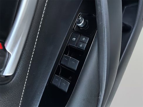 Used 2020 Toyota Corolla SE image 9