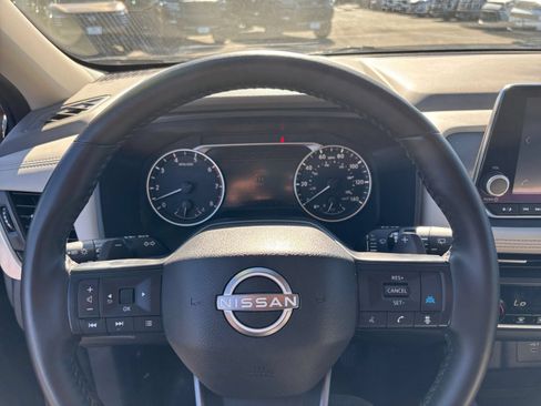Used 2025 Nissan Rogue SV FWD image 30