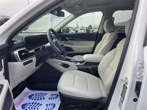 Used 2025 Kia Telluride EX w/ EX Captain's Chair Package image 17