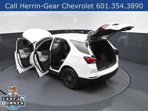 Used 2024 Chevrolet Equinox LS image 2