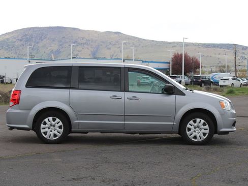 Used 2016 Dodge Grand Caravan SE w/ Quick Order Package 29E SE image 6