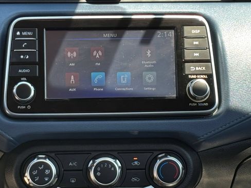 Used 2025 Nissan Versa SV FWD image 17