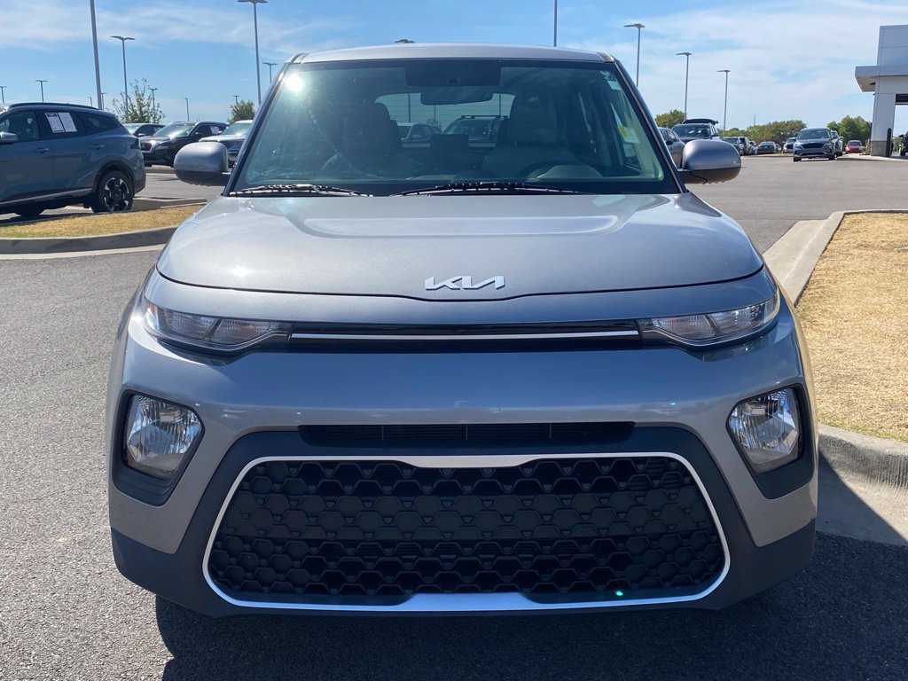 Used 2022 Kia Soul LX FWD image 2