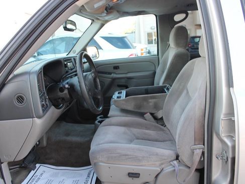 Used 2005 Chevrolet Suburban LS image 22