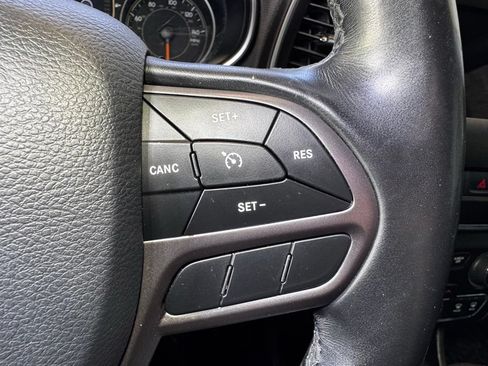 Used 2020 Jeep Cherokee Latitude Plus w/ Cold Weather Group AWD/4WD image 26